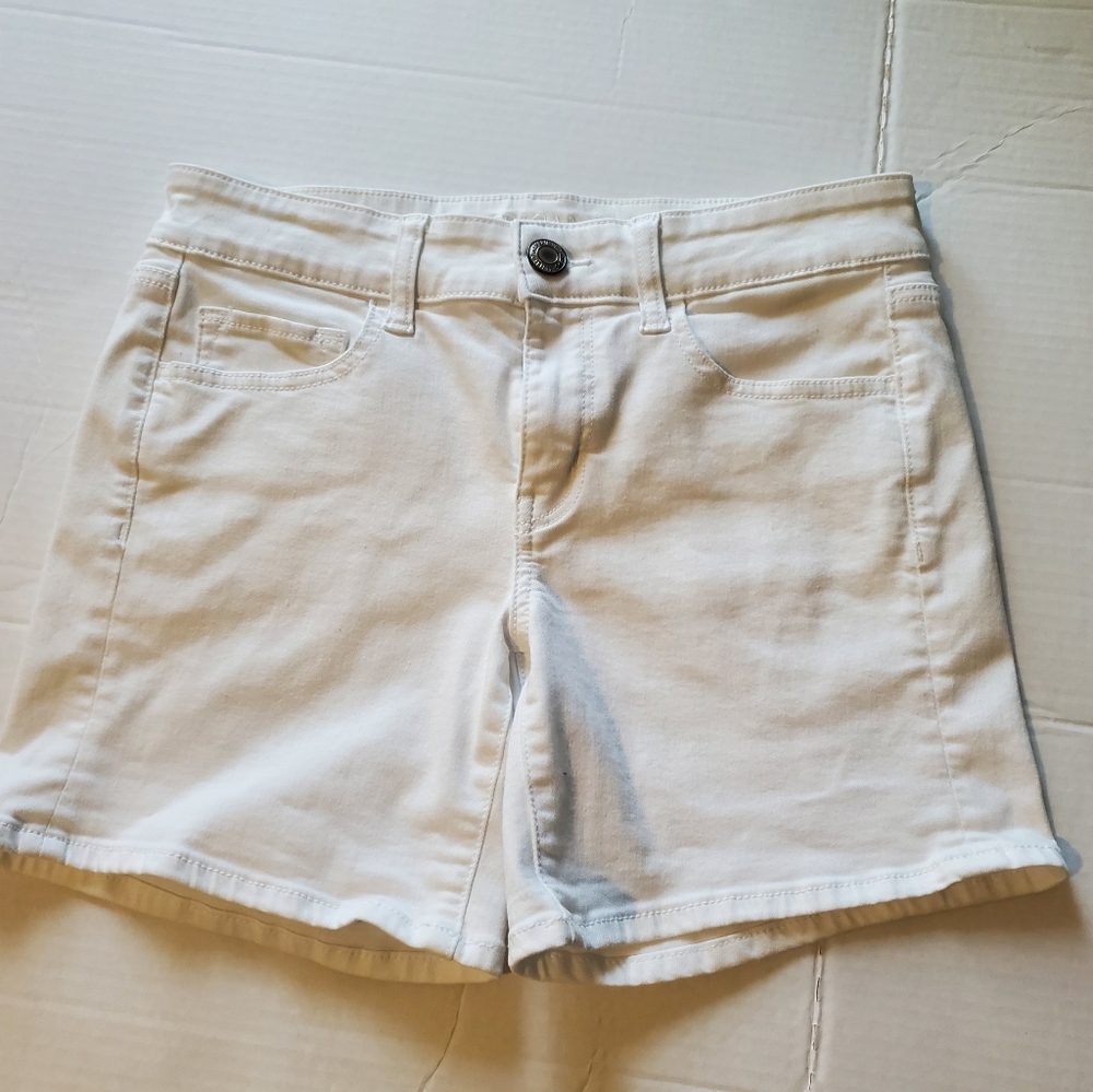 American Eagle white shorts